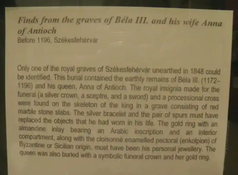 Cross design on a metal crown